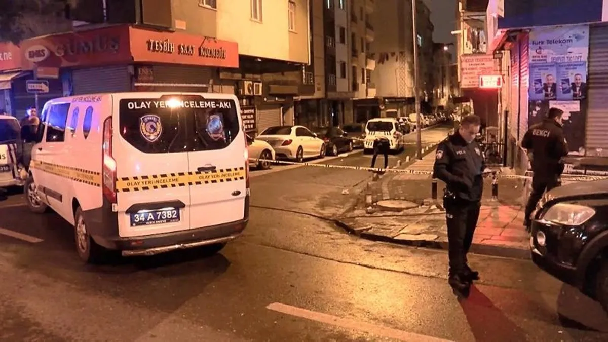 Bağcılar’da cadde ortasında silahlı saldırı: 2 yaralı