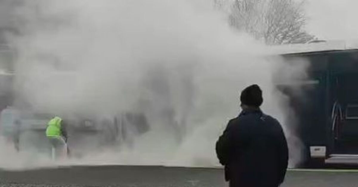 Metrobüsün motor bölümünde yangın çıktı